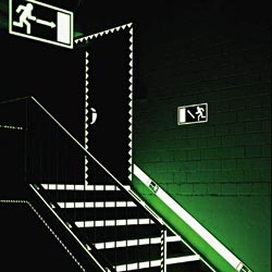 Fluchtwegkennzeichnung nachleuchtende Sicherheitskennzeichnung